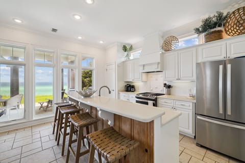 Fully Equipped Chef's Kitchen