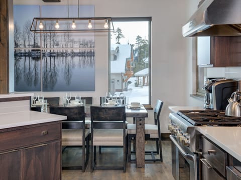 Homestead Chalet 8, Dining 2