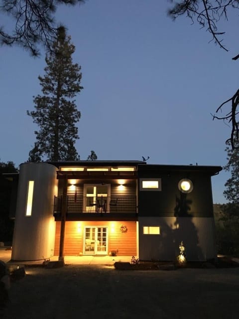 Front entrance to property.  Gravel driveway, no steps to downstairs. 