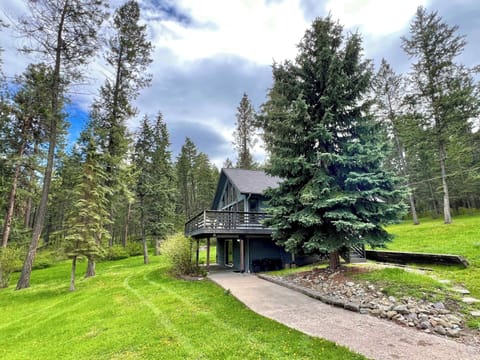 Treetop Cabin in Rollins Montana