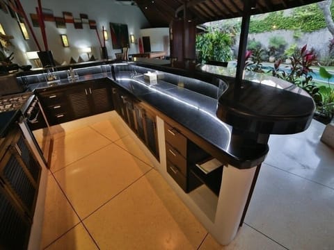 Luxury Villa Walking distance to Beach!