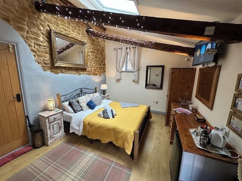 Dog Friendly B&B just a 2 minute walk from the beach with own entrance 