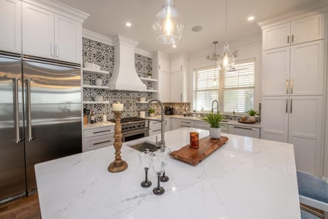 This stunning quartz countertop offers ample space, making it perfect for entertaining guests.