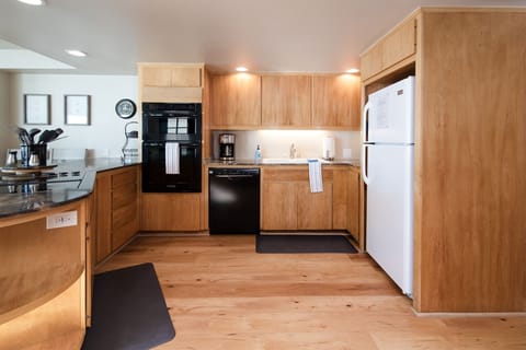 The kitchen is well equipped with all you need to feel at home.