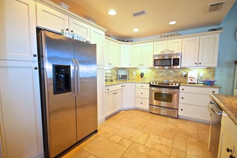 Kitchen, Stainless Steel Appliances, Granite Counter Tops
