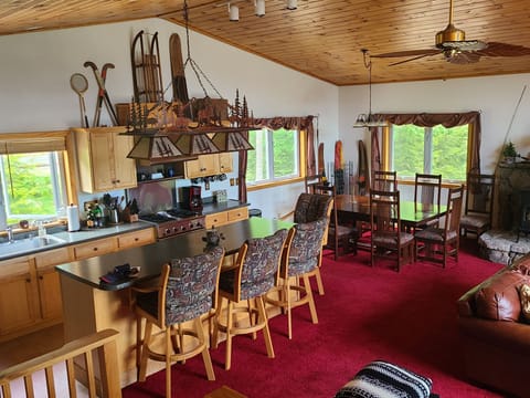 Bar at the kitchen in Great Room 1K