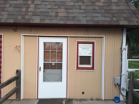 “Bunk House” This is the entrance for the north half of the "PondaRosa Cottage".