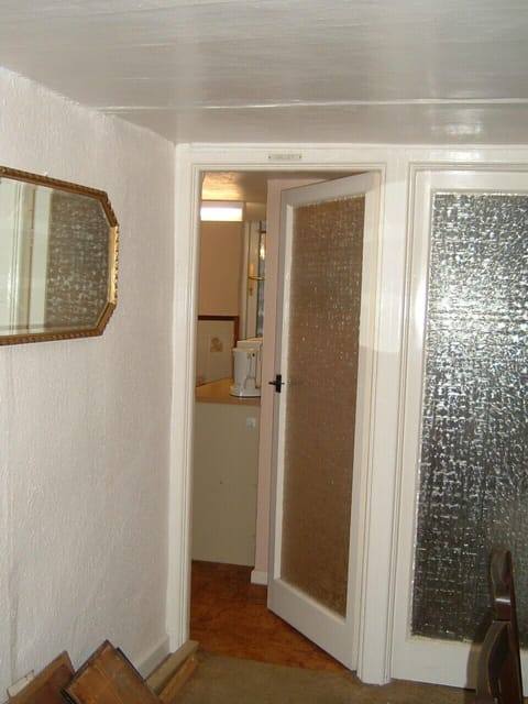 To kitchen & bathroom