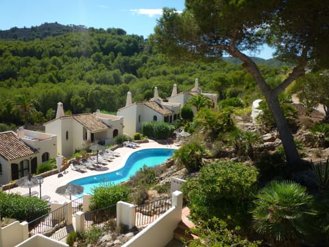 Los Altos II pool from the roof terrace