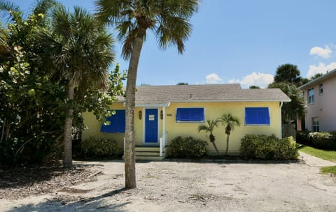 "Wild Tide"
Colorful Beach House 
New Smyrna Beach, FL