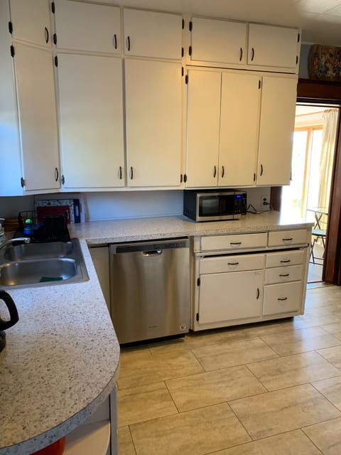 Fully stocked kitchen for all of your meal prepping.