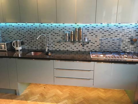 Large worktop space.