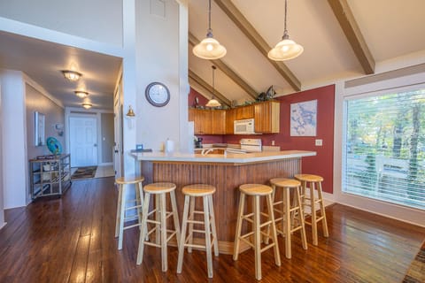 Breakfast bar and kitchen