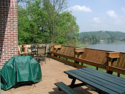 Deck with view of the river.