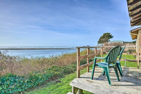 Smith River Vacation Rental | 2BR | 1BA | 800 Sq Ft | Stairs Required