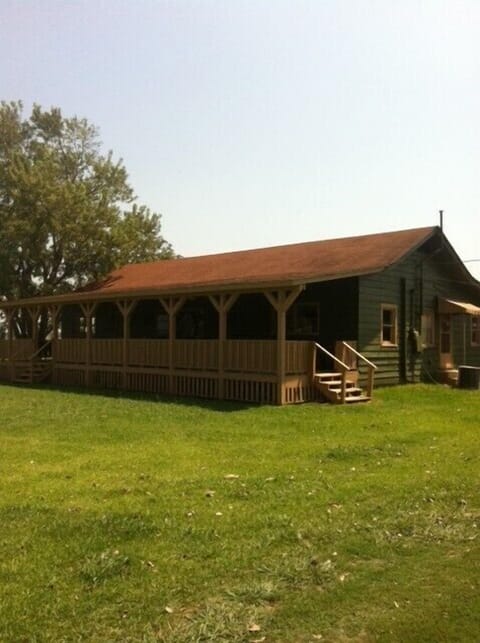 Rustic hunting lodge with lots of open space!