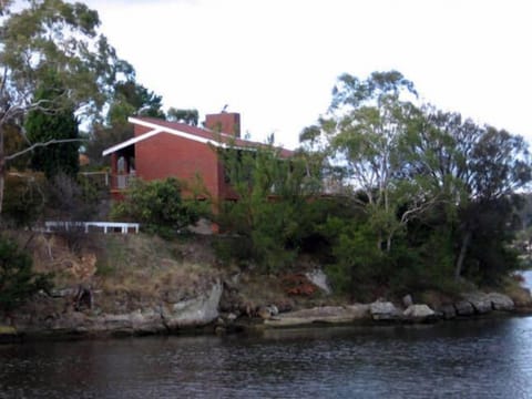 Derwent Retreat by the Water
