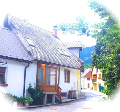 Floranneve from the Road ... there are 3 entrances to the house .. over 160 m2