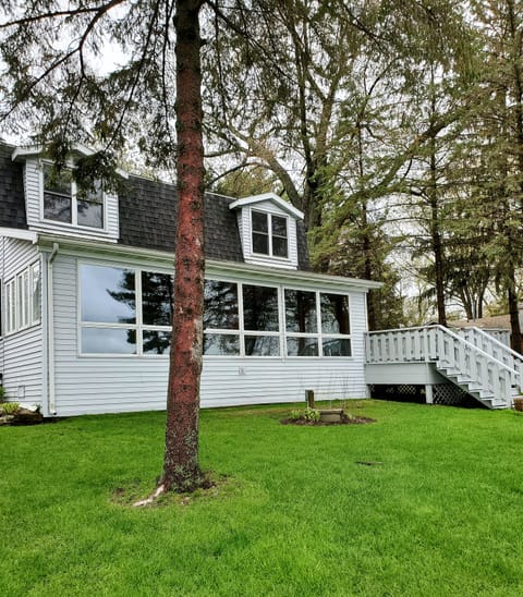Access the yard from the side deck with table and chairs