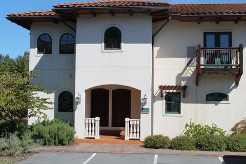 Front of Villa with walk in access to Suite A