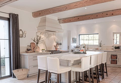 The kitchen recently underwent a complete renovation to accommodate more seating