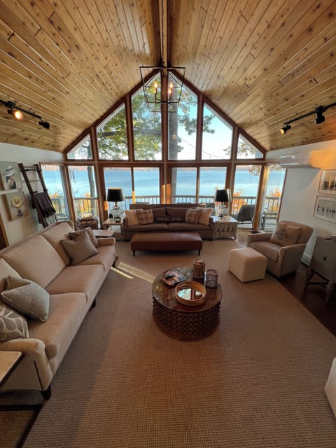 Whole new meaning to 'GREAT' ROOM! 
Amazing views of the stunning Crystal Lake!