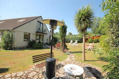 Lovely large garden with patio heater