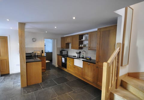 Kirchen area, showing doorway to utility room