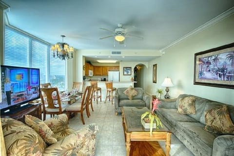 Hi there! Welcome to our family suite!
Enjoy the slideshow of pictures!