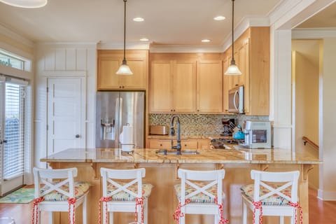 Kitchen Island with high chairs