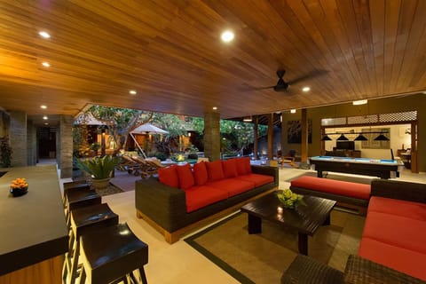 Private 7BR villa by the beach, Seminyak