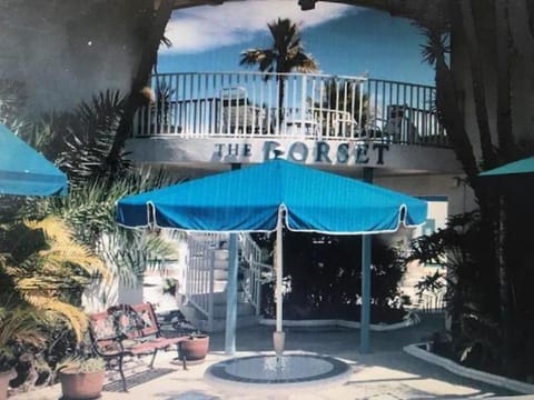 Front entrance off of Ben Franklin Drive, office and mailbox area