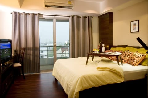 studio for rent with Thai Style decor