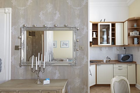 Mirror in the hall and kitchenette