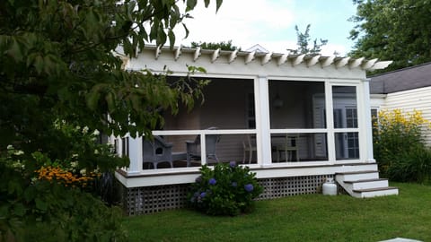 Charming cottage on quiet street, 5 minutes east of Bellport Village.