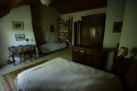 Upstairs bedroom #1 with double bed and single bed (closed blinds).