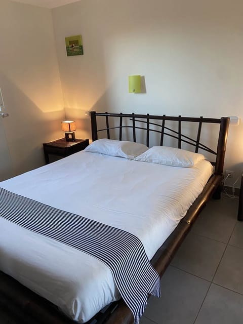 lit queen size avec salle d'eau privative