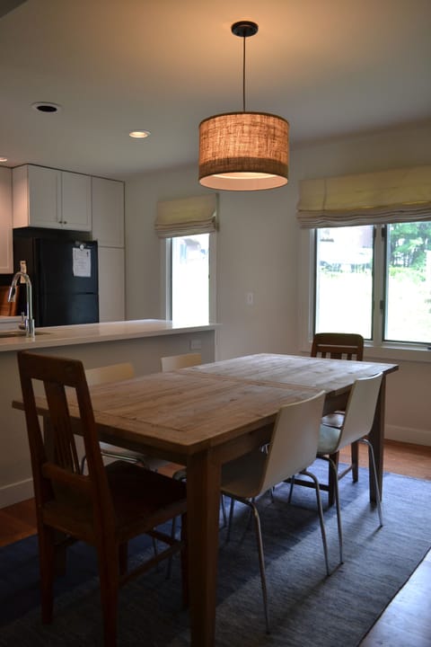 Large dining table, expandable