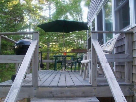 Deck with grill, umbrella table & chairs 