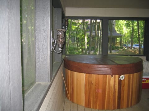 hot tub on screened back porch