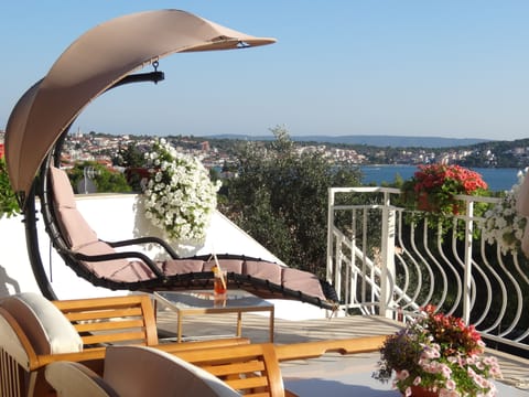 Apartment 1 private terrace with a sea view