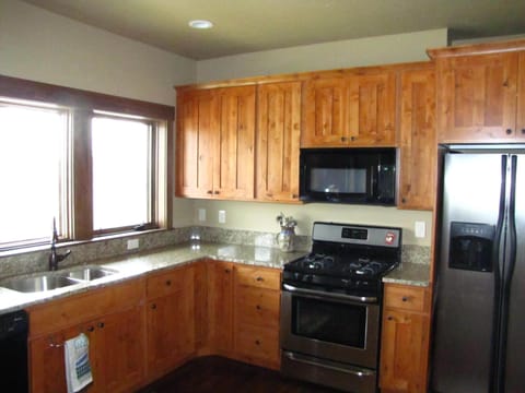 Granite counters, craftsman cabinets and an awesome gas range