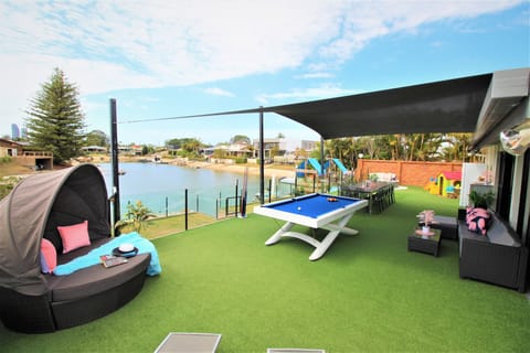 Tropical Open Air Holiday Living!