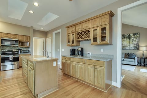Spacious Gourmet Kitchen with Island and Coffee / Wet Bar