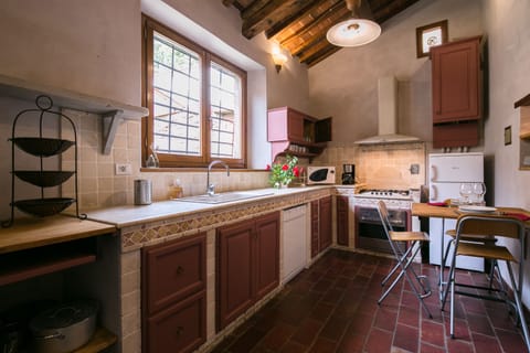 Isn't this the perfect spot for an evening meal and a glass of wine?