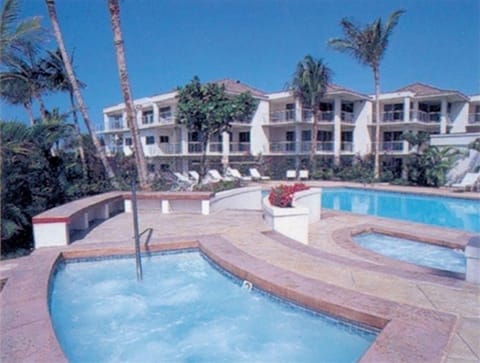 Gorgeous pool with hot tub