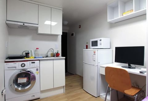 Sunny & Tidy Private Studio Apartment 