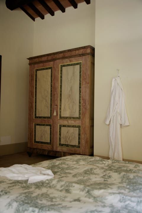 Bedroom detail. Moraiolo house