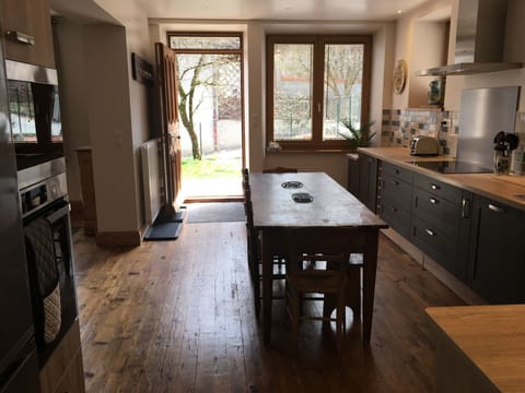 Large family kitchen and dinning table 