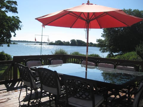 Seating for 10 on the deck.